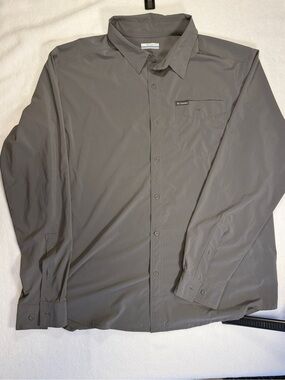Columbia Grey Performance Button Up Shirt Men’s XL Lightweight Fishing Hiking
